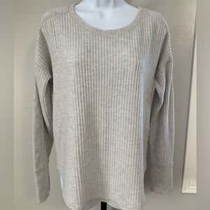 Mudd Women's Light Gray Crew Neck Light Weight Sweater